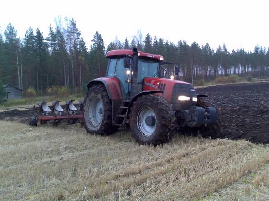 Case testissä
Case cvx 195 ja peräs 5 siipiset kvernelandit
Keywords: case cvx 195 kverneland