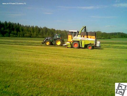 claas jaguar 682 ja john deere 6920
rehun tekua
Avainsanat: claas jaguar john deere 6920