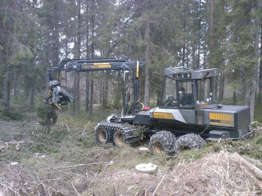 ponsse copra hs10
vesannolla sähkölinjan pohjan aukasu. P*rseestä tämä nila-aika kun ei pysy mitta ollenkaan kohdillaan.
Avainsanat: ponsse