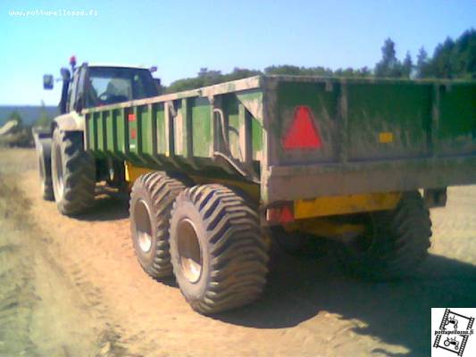 deutz 135mk3 ja tempo E14
uudet kärrit 6mm hardoxilla ja 600/22.5 renkailla
Avainsanat: deutz-fahr 135 tempo