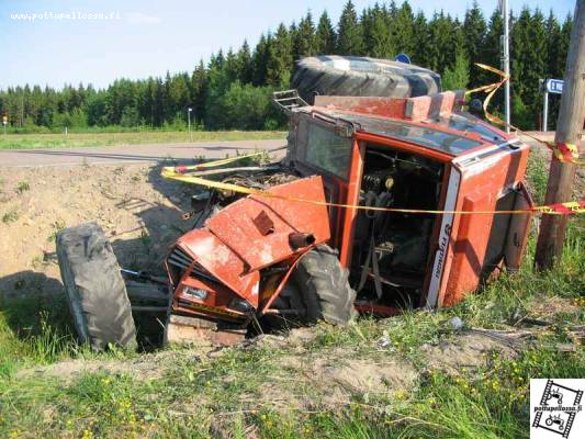 fiat nutullaan ojassa
Tollanen kuva tarttu kortille kotio tullessa, tais olla 80 fiude.
