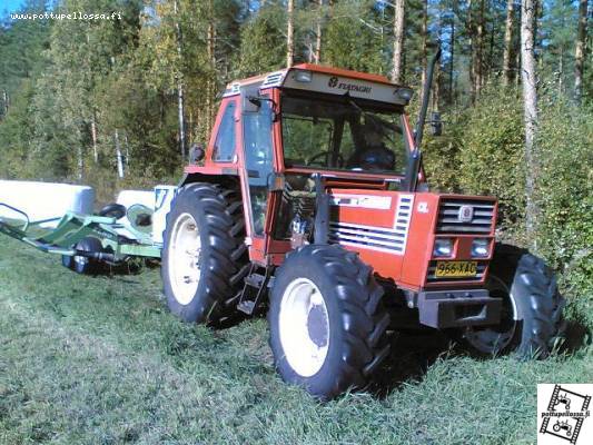 Fiatagri 70-90 ja ELHO käärintälaite
Syksyllä rehunteossa paalia ootellessa. Fiat vm. -88, käärintälaite n. 10v.
Avainsanat: fiat