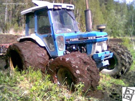 ford 6610 turbo ja 3 metrinen äes
melkeen tuli ojan yli ja siihen istahti... 
