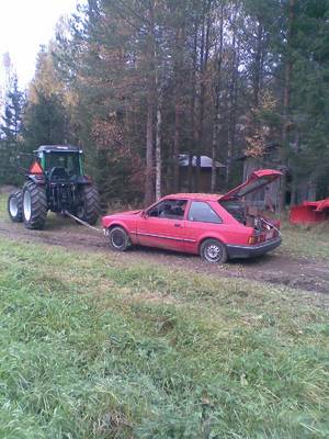 Valtra 700+ford escort
Ford menossa puristimeen.
Avainsanat: valtra ford