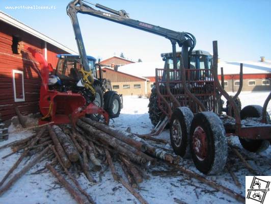 haketusta
tm 120 + farmi ch260 hakkuri ja ford 6810 + farmi 4166 kuormain sekä hand made kärryt.
Avainsanat: jkk