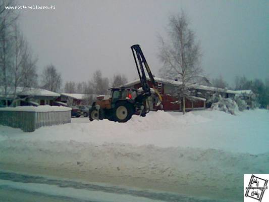 valtra hitech+kronos
aika korkeen näkönen yhistelmä...
Avainsanat: valtra kronos