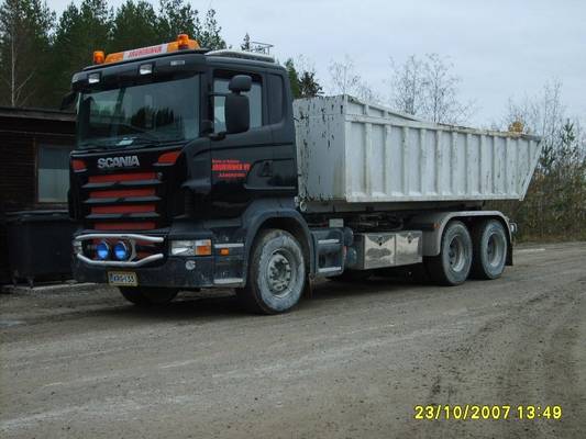 Nosto ja Kuljetus Jauhiaisen Scania R480 
Nosto ja Kuljetus Jauhiainen Ky:n Scania R480 koukkulava-auto.
Avainsanat: Jauhiainen Scania R480