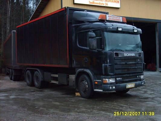 Nosto ja Kuljetus Jauhiaisen Scania 124G
Nosto ja Kuljetus Jauhiainen Ky:n Scania 124G koukkulava-auto.
Avainsanat: Jauhiainen Scania 124