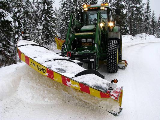 auraus
JD 6620 se, am tehon aura alusterä ja sivuaura.
Avainsanat: jd + am teho