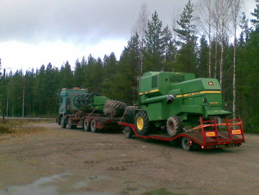 John Deere 1166
Jontikka ottaa kyytiä etelän kirkolle..
Avainsanat: John Deere