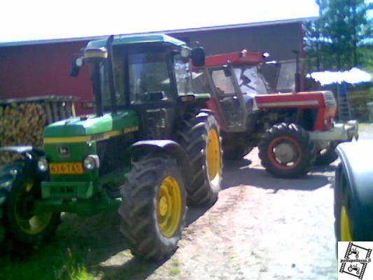 John deere 2850+Zetor crystal 8045
sedän jonnikka ja mun setka. kävin viemässä klapi tuikon takasin
Avainsanat: john deere 2850 zetor crystal 8045