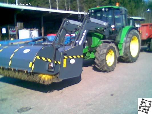 uusi paranneltu stark 2.5m kauhaharja ja john deere 6320aq2
kävin lumikasojen pohjat hakemassa samalla kun kävin vaihtaas kauhaharjaa
Avainsanat: stark kauhaharja jontikka