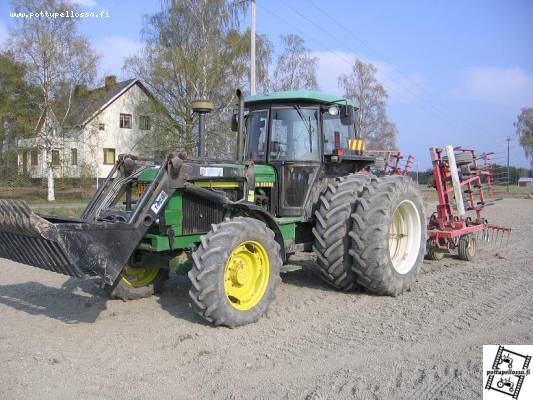 john deere 3050 ja värestad 5m ja kivitalikko
keväällä äestyksiä
Avainsanat: jontikka john deere 3050 kivitalikko värestad