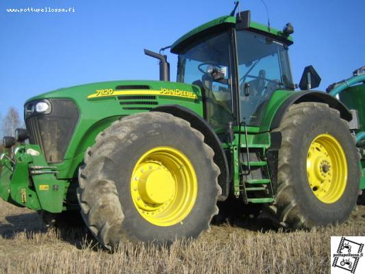 John Deere 7820
jontikka ja lastu. 220 hp penkitetty koneesta ja 200 hp tapilta.
Avainsanat: John Deere 7820