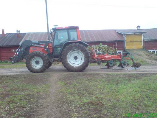 valtra 6400 ja kverneland ab85
nyt on kynnöt kynnetty
Avainsanat: 6400 ja kverneland