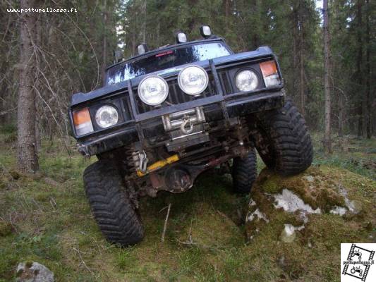 RankeRooveri
Joustoja edestä... 
Avainsanat: range rover v8