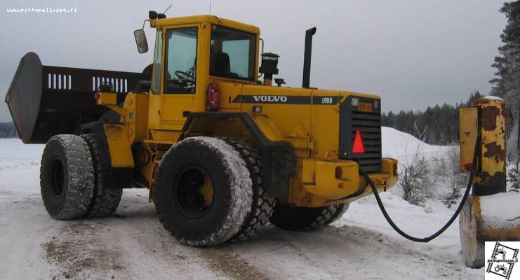 Juottotauko
Saksasta uitettu Volvo L90D
Keywords: Volvo L90D