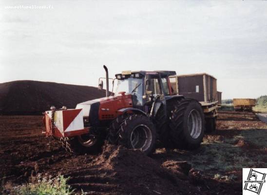 Valtra 8400 ja Kärry
Kesä 2005 ja Jyletneva
Avainsanat: Valtra 8400 kärry