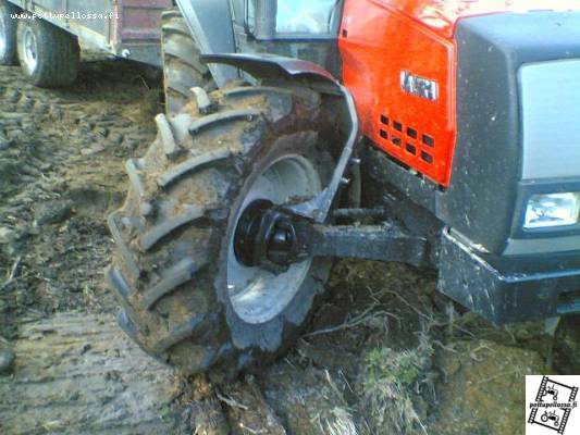 6400 valtra
tossapa isä ukon kanssa sääjettii vähä vallun kääntyvyyttä ja ruuvvit on melekeepä pohjassa että nyt on ketterä kone ajella :D
Avainsanat: 6400 valtra