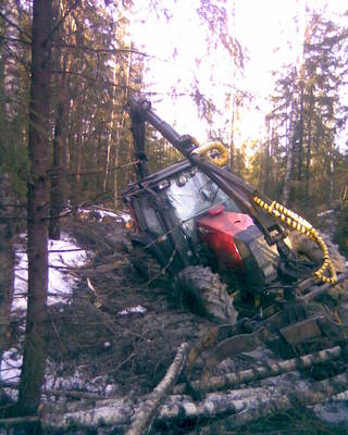 Pehmeää
valmet 6650 kronos 4000xl ja tempon metsä kärry. Oli oja linjalla vähän pehmyttä
Avainsanat: valmet kronos 6650