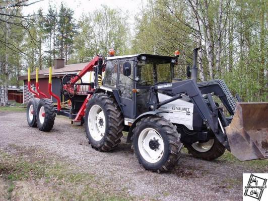 Valmet 805 ja Countyn kärry hydraulisesti jatkuvalla aisalla
Avainsanat: Valmet 805