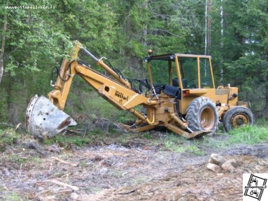 Valmet 565/Ukkomestari 2t
Tielinjalla.
Avainsanat: Ukkomestari