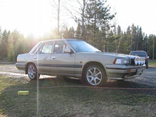 nissan laurel -89 VARASTETTU ja löydetty poltettuna
eli lainattu lauantaina
Avainsanat: max