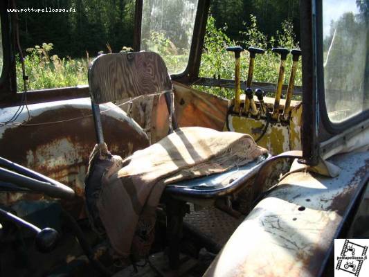 Fordson kaivuri
Karu kajuutta.
Avainsanat: Fordson kaivuri