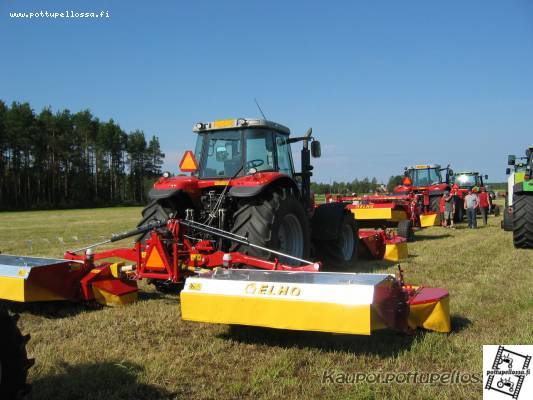 Keskon nurmikonepäivät 9.8.2007
Massey Ferguson ja Elho
