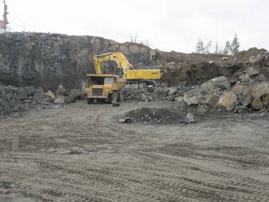 komatsu 750 ja cat 769
ja louhe liikkuu ku komatsu vähän vuolasee !!
Avainsanat: kajaanin seutu