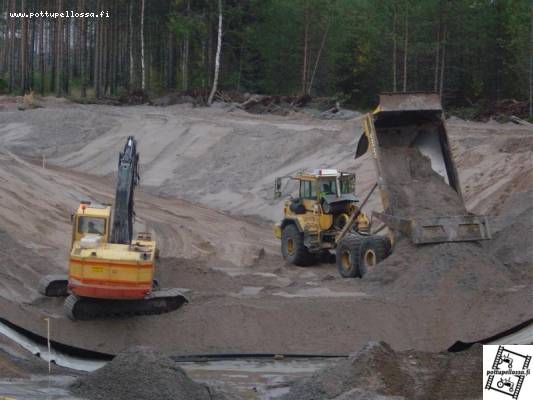 ÃƒÆ’Ã¢â‚¬Â¦kerman ja Volvo työn touhussa.
Kuva uuden satamatien työmaalta Kokkolan Ykspihlajasta.
Avainsanat: Volvo ÃƒÆ’Ã¢â‚¬Â¦kerman