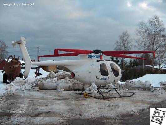 Helikopteri
Merkistä ei tietoa...kotipihalle olivat tuoneet yäpymään ton,aamulla aikoneet imatran linjan päällisiä lähtä niittään..Vissiin Eltelin komennuksessa.
