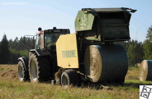 valtra 8550 ja krone vario pack
Kuivanheinän tekoa
Avainsanat: krone valtra