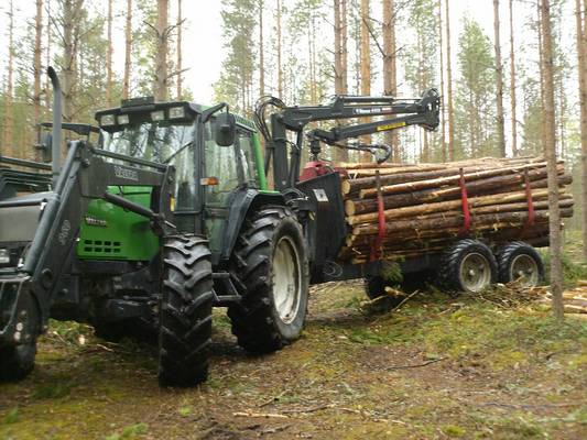 6350& Nokka 4469/104wd
Toukopellolta suoraan metsään.. Mäntykuitua ajamassa moton jäljiltä. 
Avainsanat: 6350 nokka