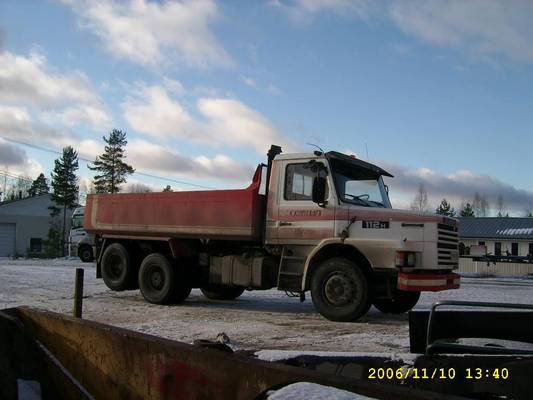 P K Kumpulaisen Scania T112H
P K Kumpulaisen Scania T112H sora-auto.
Avainsanat: Kumpulainen Rölli Scania T112H