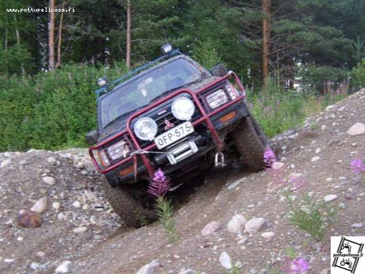 syksyltä
3en auto safari, omassa porukassa... mutta kivaa oli silti koko 6h :)
Avainsanat: mitsu l200 offi off road