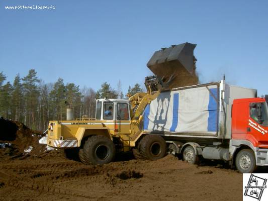 liebherr 531 vm 89, ja sisu
turpeen kuormausta
Avainsanat: liebherr