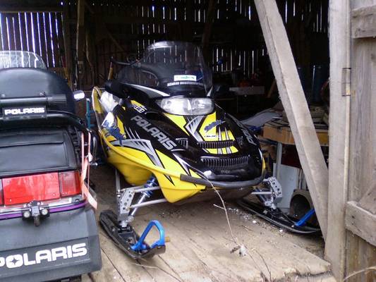 Polaris Switchbach 700cc ja trail touring 550cc
tuollaset napottaa liiterissä...
Avainsanat: POllet