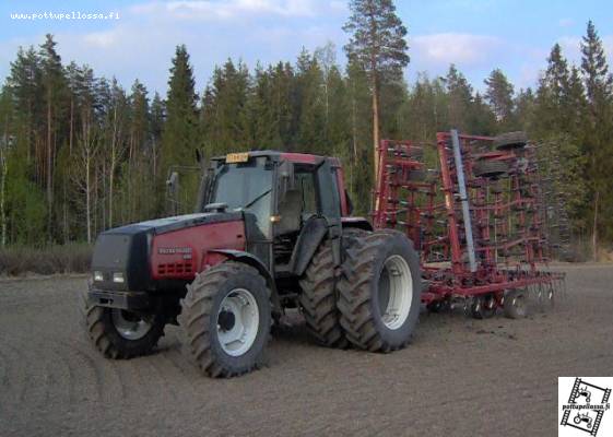 valtra valmet 8400 ja magnumi
