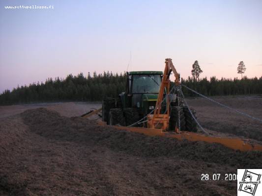 jd6910 viivottamassa
oli irtoja mitä työntää karheeseen!
