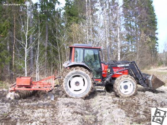 kuivalannan multausta
valmet 865 ja belaruksen lautasmuokkain
Avainsanat: 865