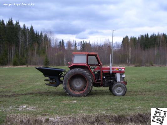 nurmien lannotusta
MF 165 S ja bogballe L 600
Avainsanat: MF162s