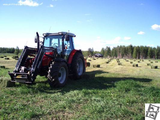 MF 6255 + MF 120
Ensimmäiset pikkupaalit tehtiin tänään.
Avainsanat: MF 6255 120