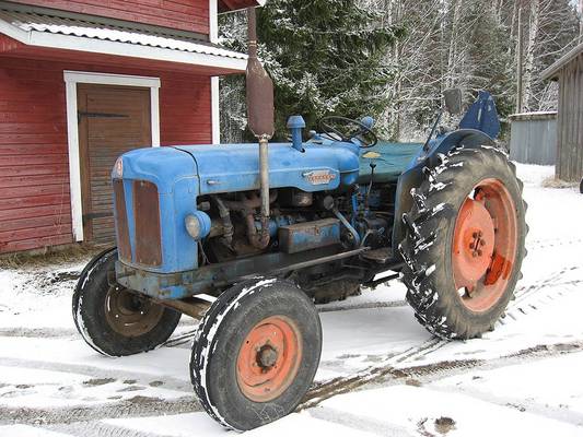 Fordson Power Major
Tällainen Major tuli eilen taloon. Ajattelin laittaa klapikoneen eteen.
Avainsanat: traktori major fordson power