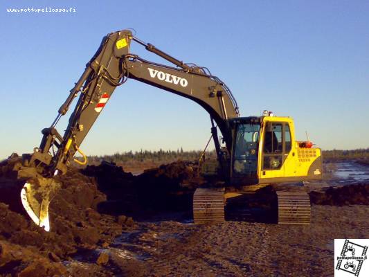 Volvo EC180
Lemppausta palonevalla tammikuussa 2007
Avainsanat: Volvo EC180