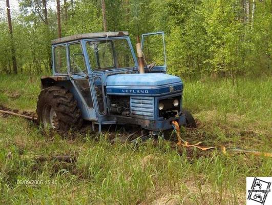 leyland 270
sitä kun pitää aina kokeilla että mistä se pääsis..
Avainsanat: leyland