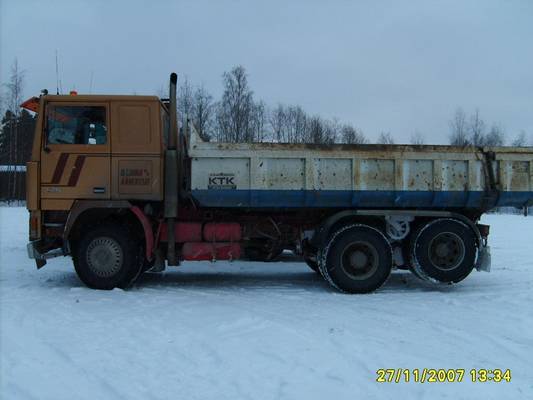 K&M Linnan Volvo F1225 
K&M Linna Ky:n Volvo F1225 sora-auto.
Avainsanat: Linna Volvo F1225