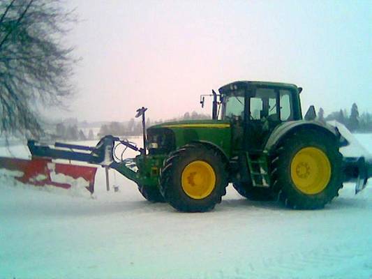 Pihatien aurausyksikkö..
JD 6620 (sis. apukuski :-)). edessä Esko 2,5m & takana Leppä 250..

Avainsanat: JD 6620 linko takalana etunostolaite