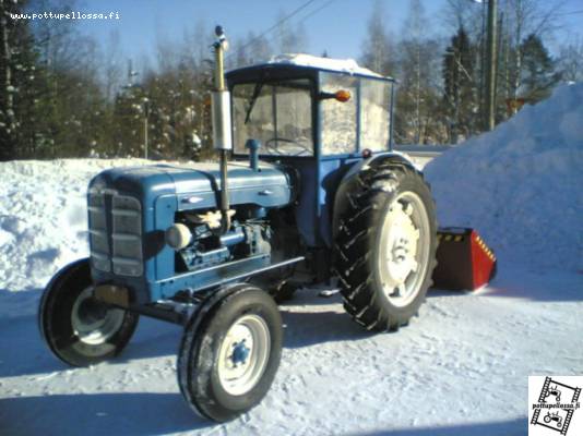 Fordson super major
tommosta käytiin koe ajamassa:)ihan hyvä kuva tuli vaikka kännykällä otin.
Avainsanat: major