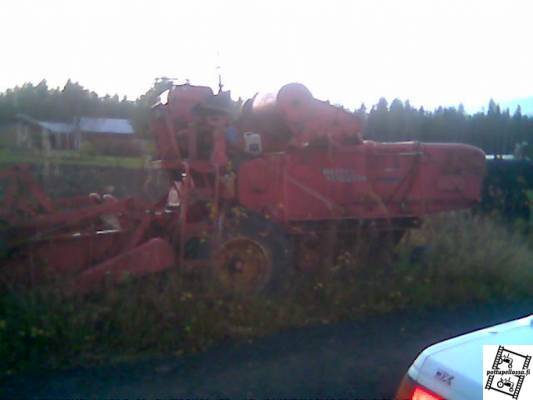 massey fergusson
siinä ois jollekki kunnon puimuri ens syksyn puinneille!
Avainsanat: massey fergusson